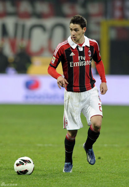 浮嶋敏：邝兆镭没出场是因为轮换；每场比赛我们都全力争胜（浮嶋敏：邝兆镭因轮换未出场，我们每场都力拼胜利）