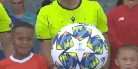 篮球湖人球员训练中展现惊人弹跳（湖人球员训练中上演惊人弹跳）