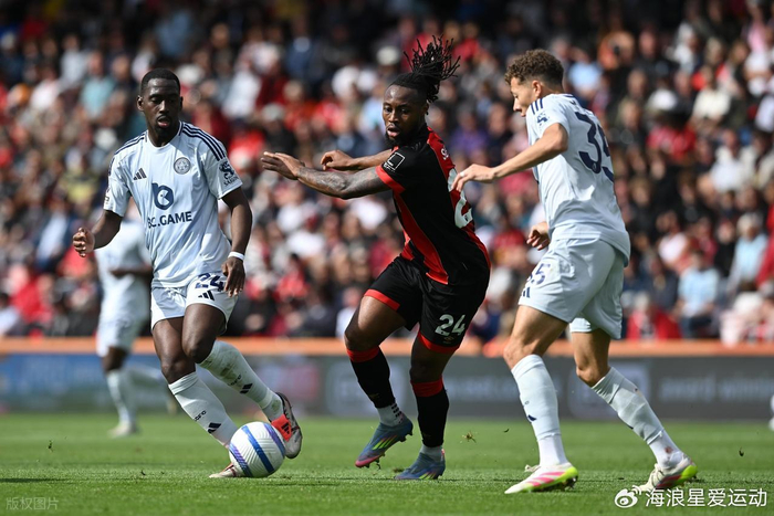 复出状态不错！库里首节6中4拿到10分（库里复出手感火热：首节6投4中拿下10分）