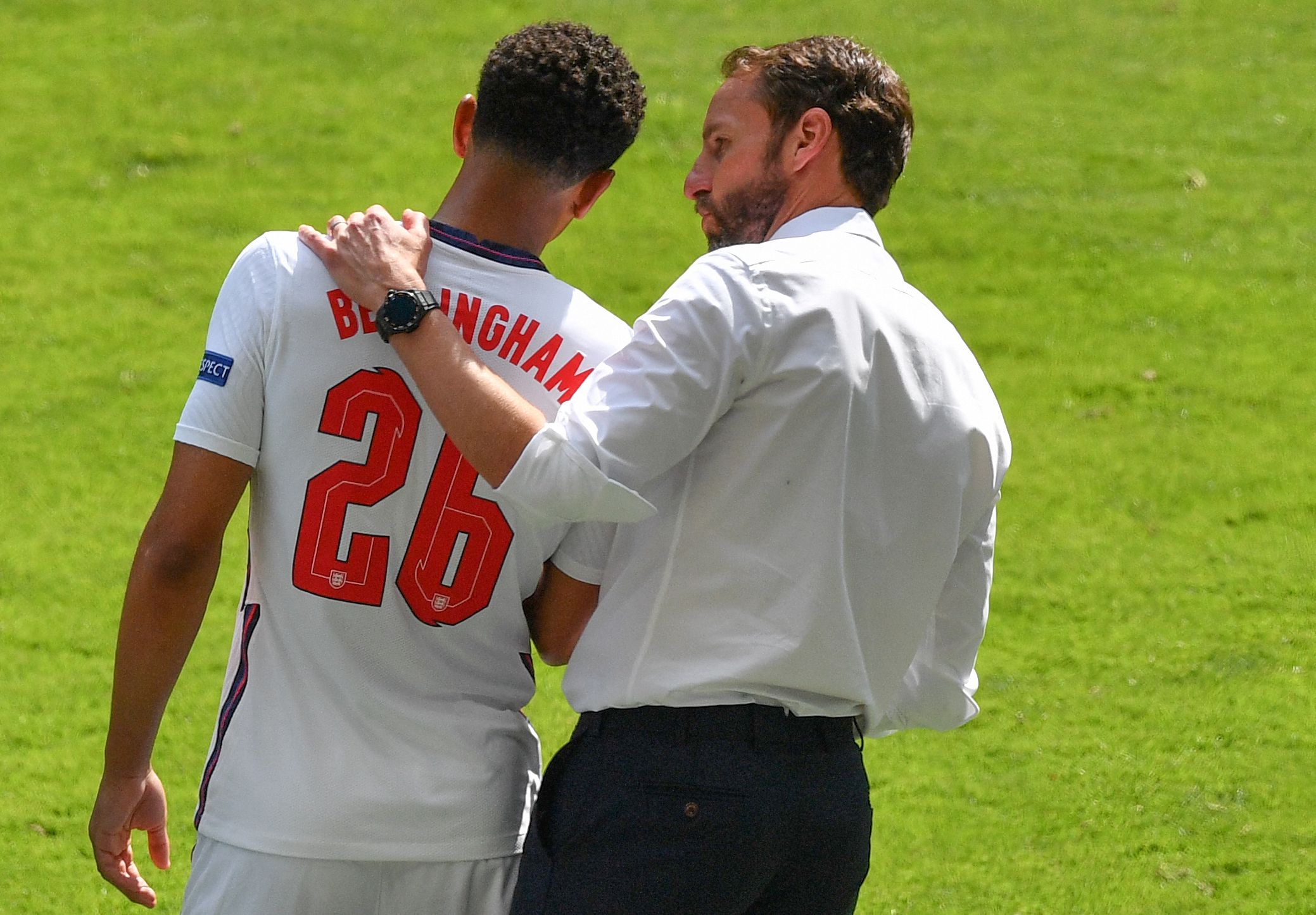 篮球篮网明星球员强调团结：我们是一支队伍