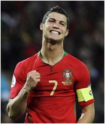 欧洲杯裁判安排引争议，焦点战主裁遭质疑（欧洲杯裁判指派惹争议，重磅对决主哨备受质疑）