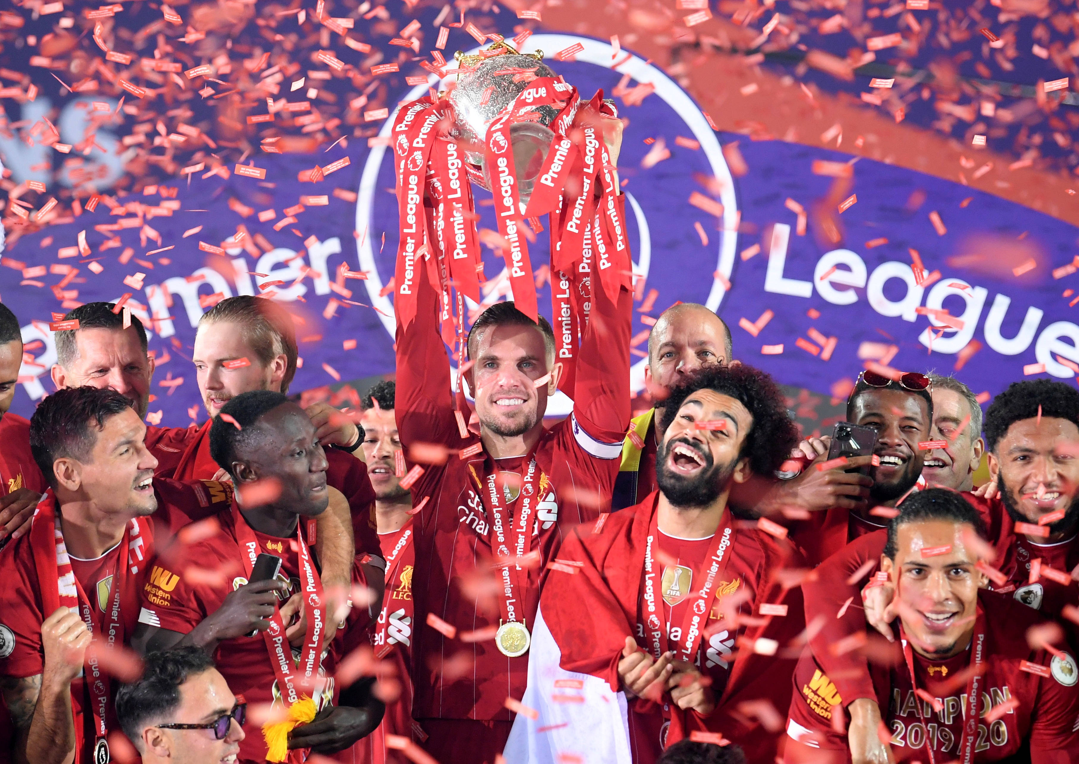 足球西甲双雄同日失分，冠军悬念再次被点燃