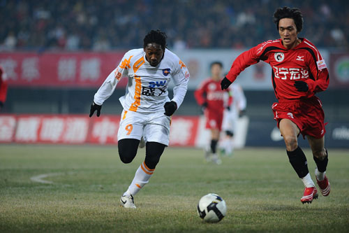 切尔西跟队：布罗亚加盟伯恩利转会费最高可达2000万镑（切尔西随队记者：布罗亚将投伯恩利，转会费最高达2000万镑）