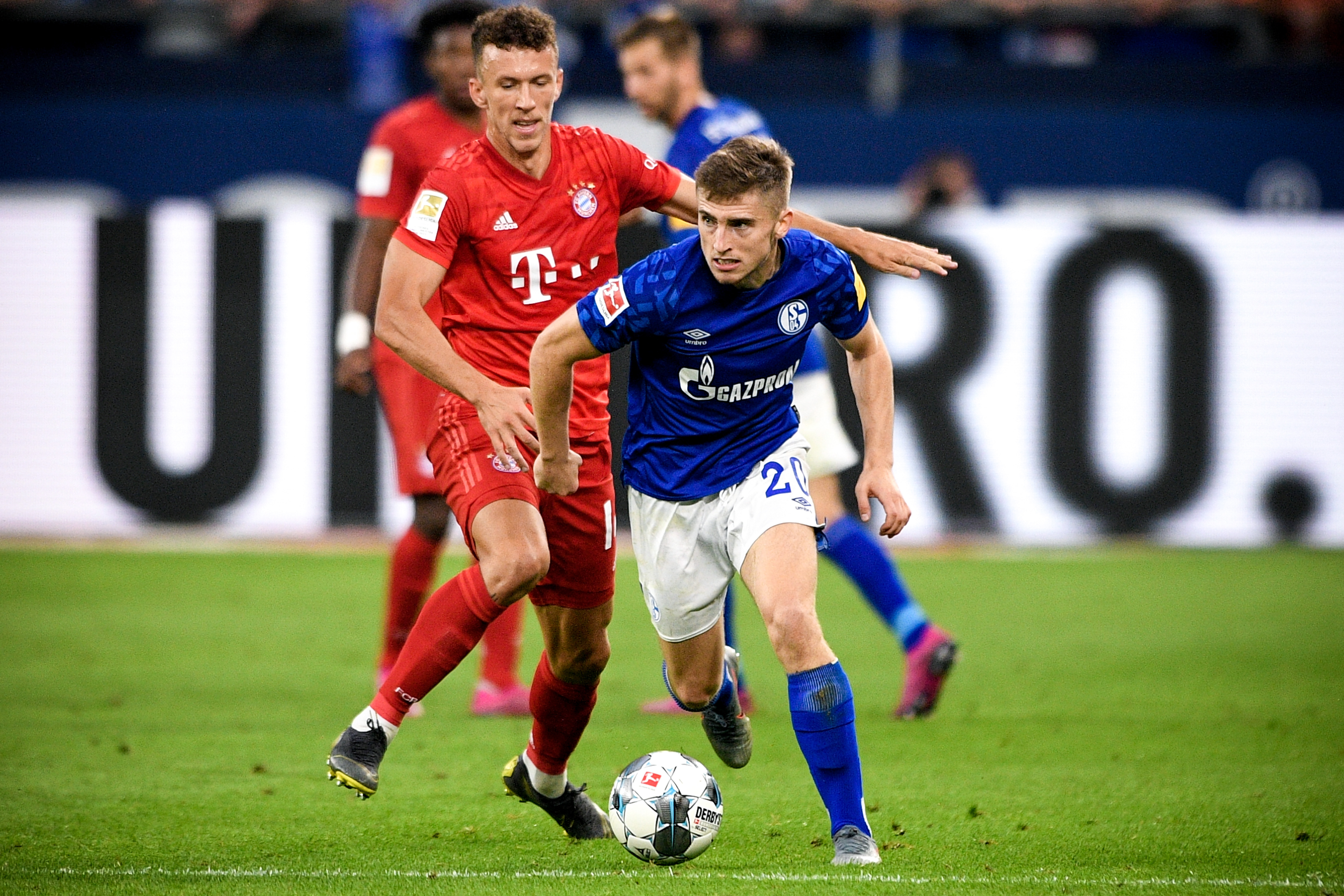 记者：尤文、国米等意甲俱乐部考察热那亚中场马利诺夫斯基（记者：包括尤文、国米在内的多家意甲队考察热那亚中场马利诺夫斯基）