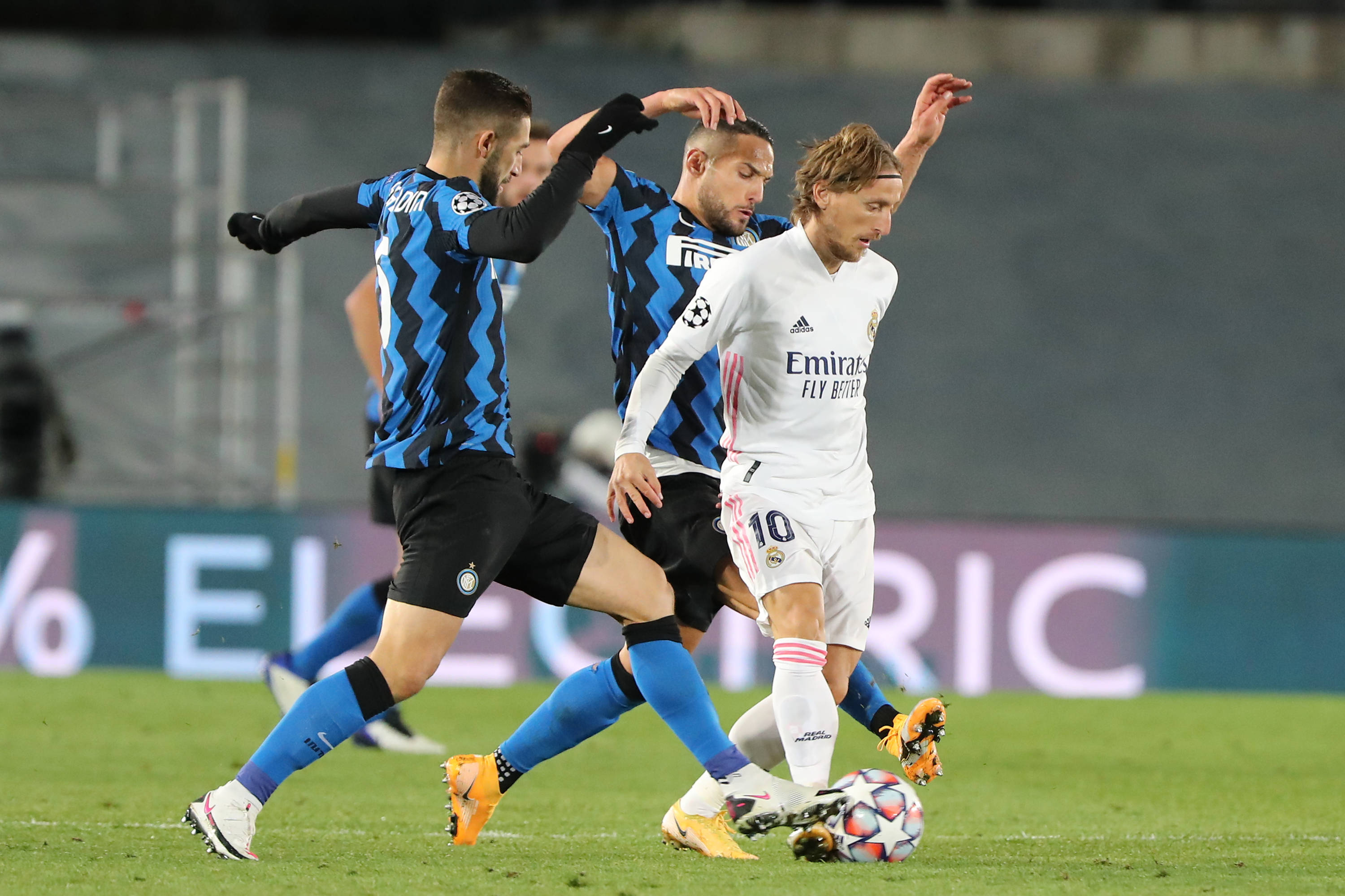 半场战报：奥萨苏纳1-0皇家社会，卡泰纳破门（半场：奥萨苏纳1-0领先皇家社会，卡泰纳建功）