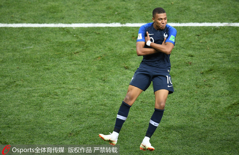 科斯切尔尼卫报专访：谈阿森纳、当洛里昂总监&足球思路（科斯切尔尼接受卫报专访：聊阿森纳、出任洛里昂总监与足球理念）