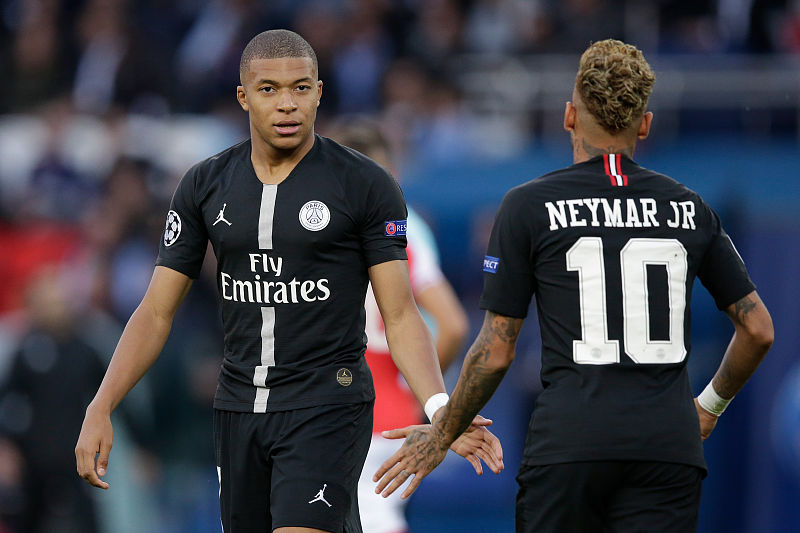 世体：塞尔塔女主席是拉什福德的球迷，并收藏该球员签名球衣（世体：塞尔塔女主席是拉什福德粉丝，珍藏其签名球衣）