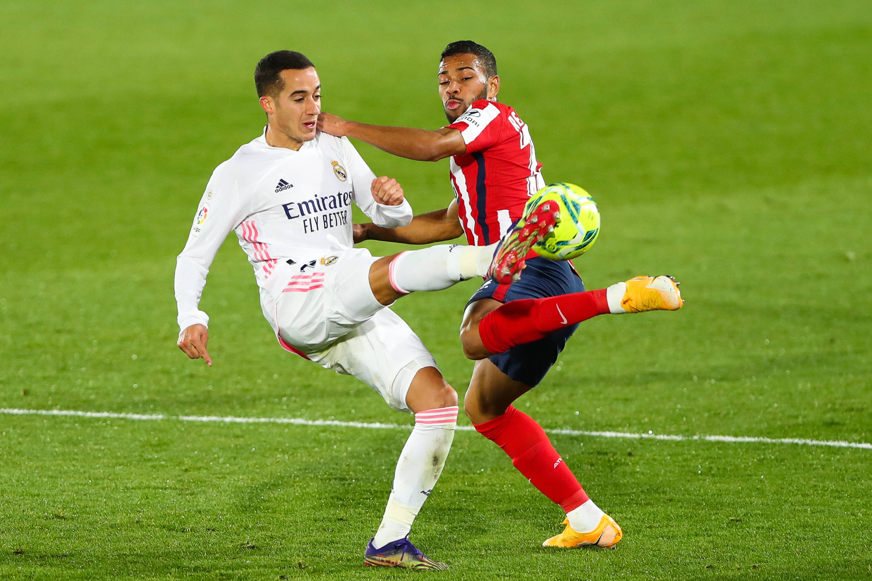 F1车手市场最新动向：哈贾尔顺利取代角田裕毅，红牛阵容迎来重要调整（F1转会风云：哈贾尔顶替角田裕毅，红牛车队阵容大调整）