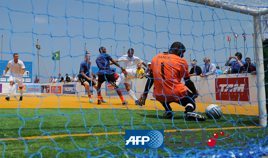 英格兰官方：戈登和波普因伤退出名单，查洛巴和特拉福德入替（英格兰队官宣：戈登、波普伤退，查洛巴与特拉福德递补入选）