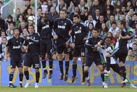 NBA最佳阵容公布：詹姆斯入选,（NBA最佳阵容揭晓：詹姆斯上榜）