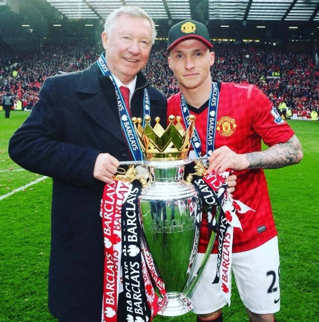 小孩哥！17岁卡尔成为欧冠最年轻连续3场进球球员