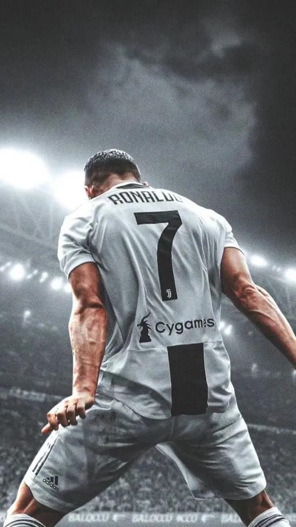 英超：曼联客场2-1击败莱斯特城（英超客场告捷：曼联2-1力克莱斯特城）