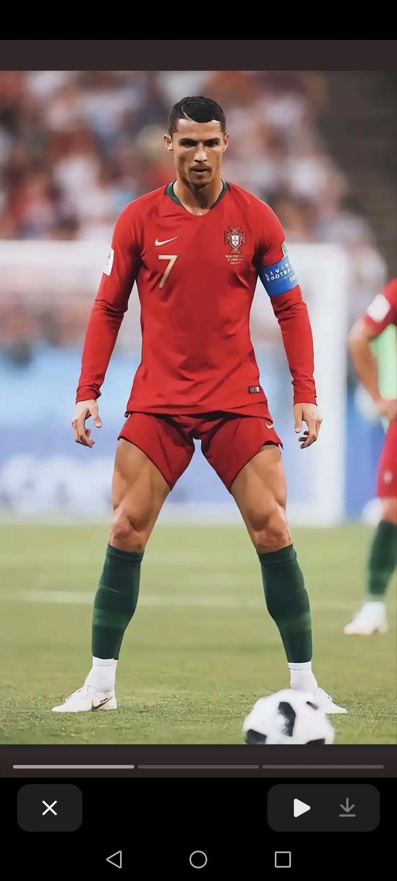 足球欧冠裁判组遭强烈质疑，争议球镜头热议不断