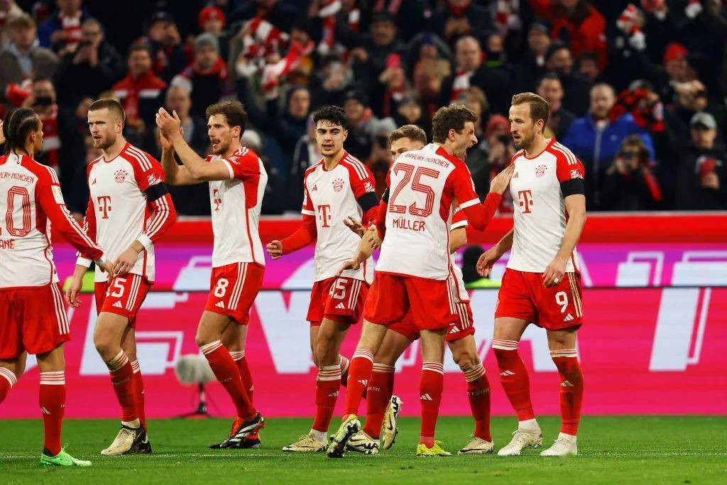 足球英超豪门逆风翻盘，球迷直呼太刺激