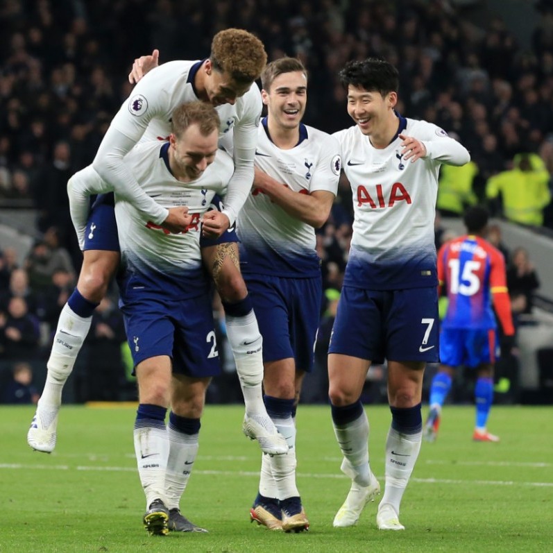 这什么越位线？防线问题or中场问题，弗里克为何矜持自负？（越位线离谱？病灶在后防还是中场，弗里克为何矜持又自负）